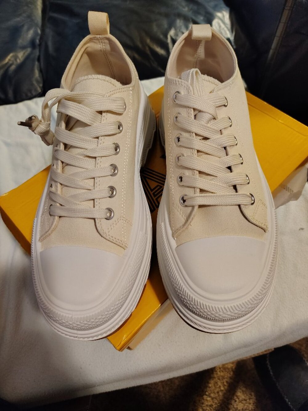 TAXI brand Women's Platform Sneakers Size 9 Beige NWT
